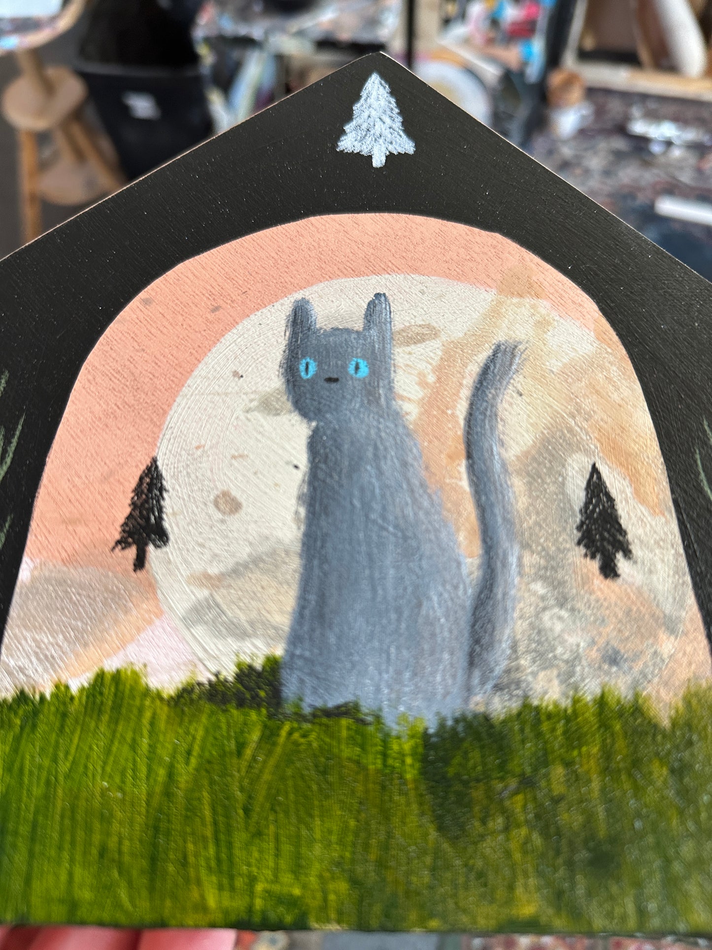 The grey cat and the five trees.